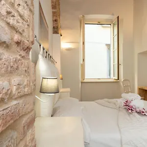 https://mille-e-una-notte.it-lombardy.com